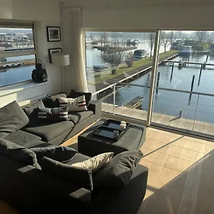 The Boathouse With Boat Ferienhaus Aalsmeer